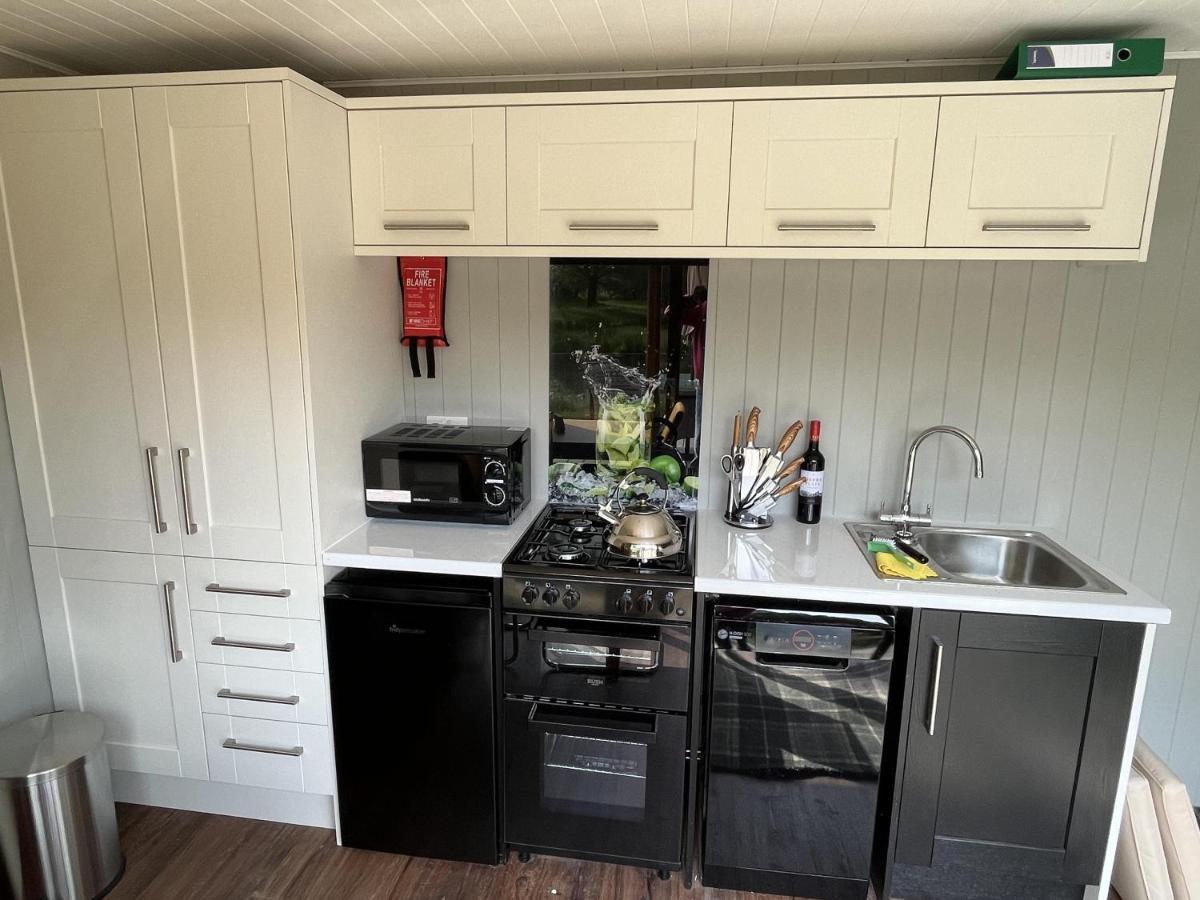 Oak Boutique Lodge Includes Hot Tub Air Con & Dog York Exterior foto